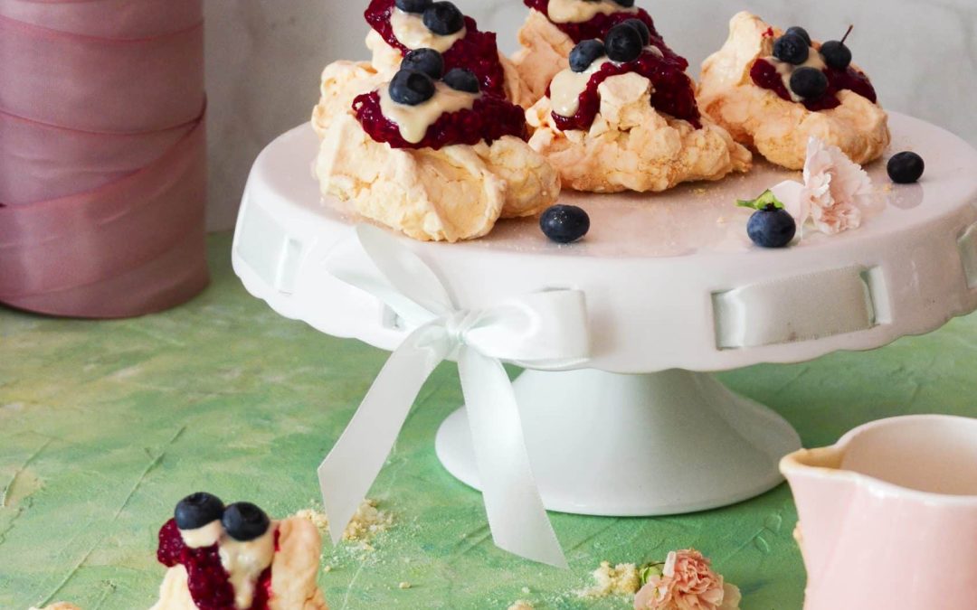 Fit Beza z musem malinowym, kremem chałwowym d-nuts i borówkami